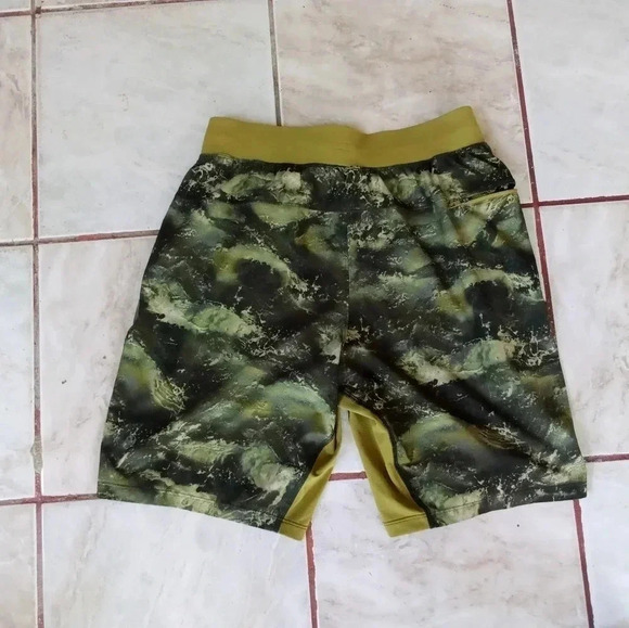 Lululemon Camo Green T.H.E. Linerless Shorts Men's Small - Picture 8 of 9